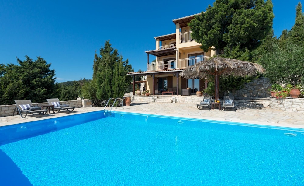 Villa photo 2