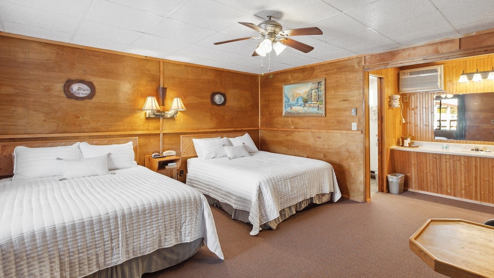 Standard Room, 2 Queen Beds photo 3