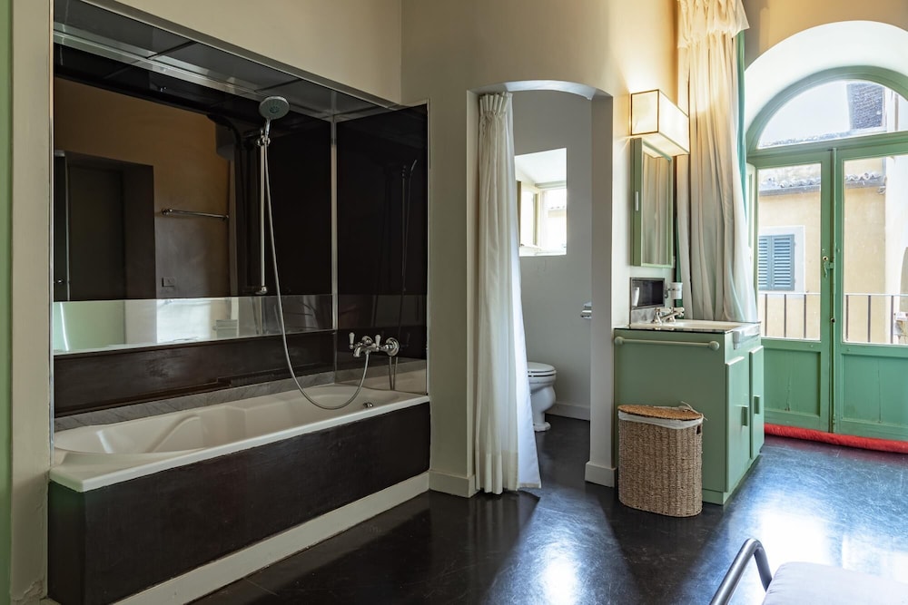 Villa di Tizzano Luxurious Retreat in Paradise, Photo 41