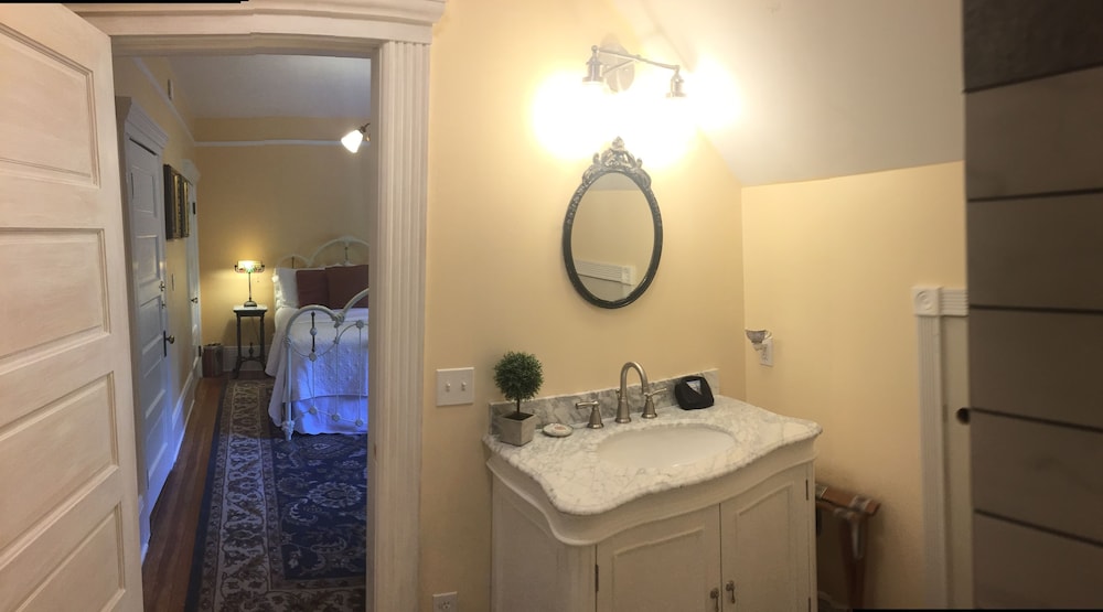 2. Grayce's Garden Room photo 3