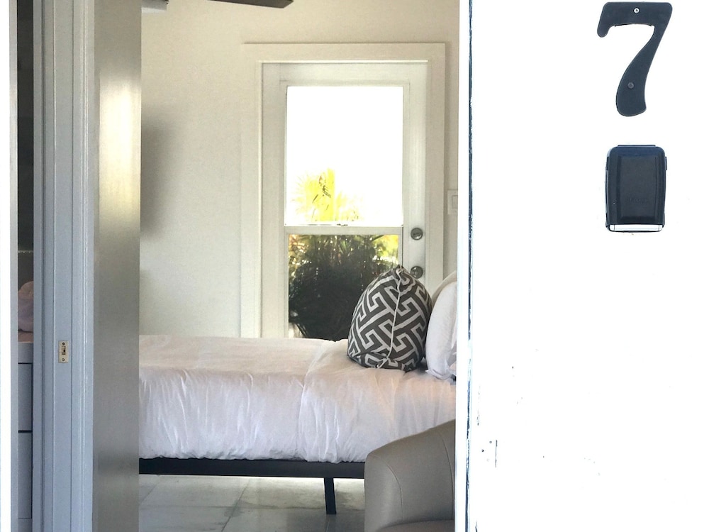 Modern Waterfront Studio photo 2
