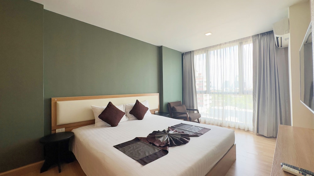 Premier Room, 1 Bedroom (1 King Bed) photo 3
