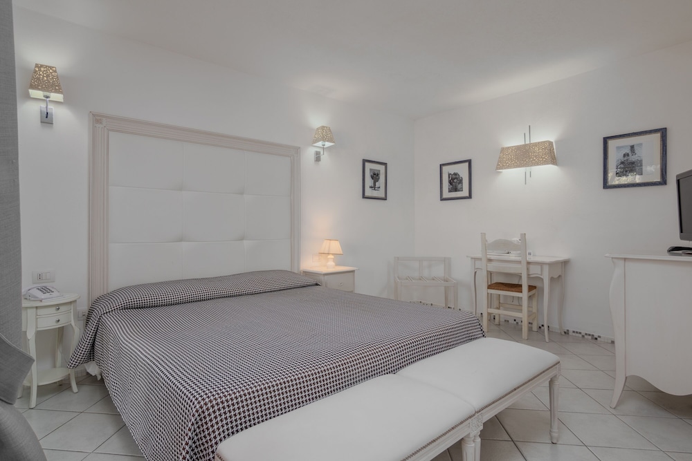 Superior Double Room (The Pelican Villa) - Photo 1