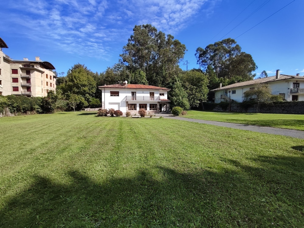 Chalet, 4 Habitaciones, Balcón, Vista al Jardín