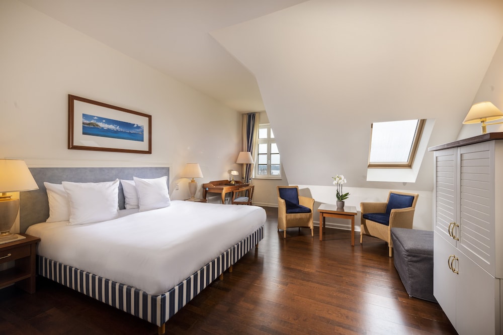 Superior Double Room, Partial Lake View