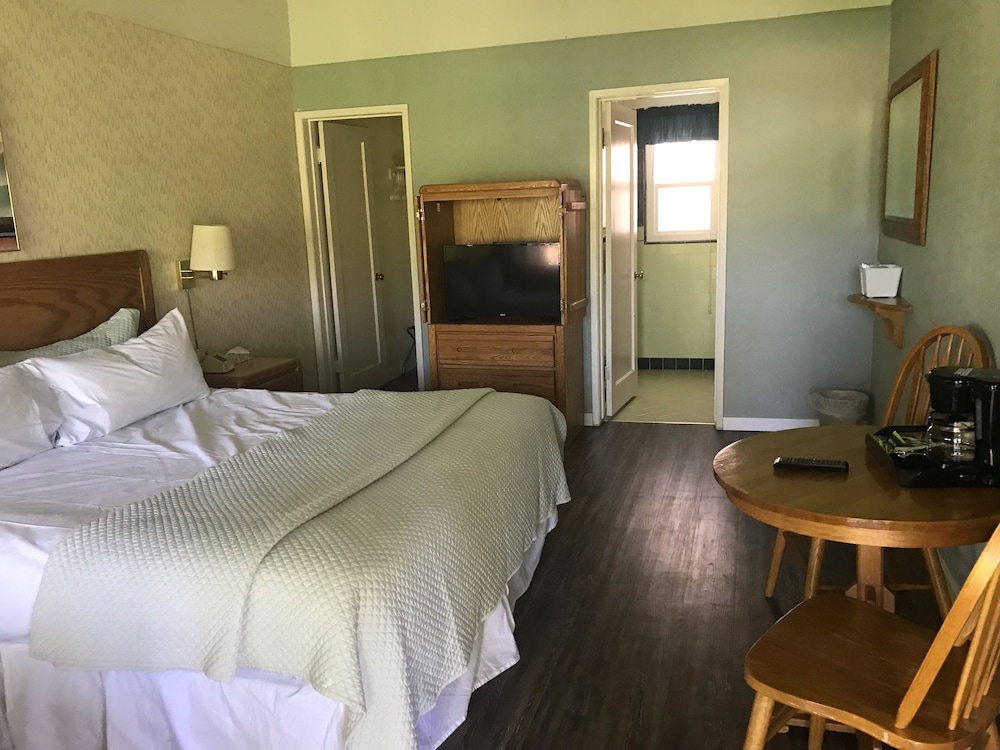 Deluxe Room, 1 King Bed photo 1