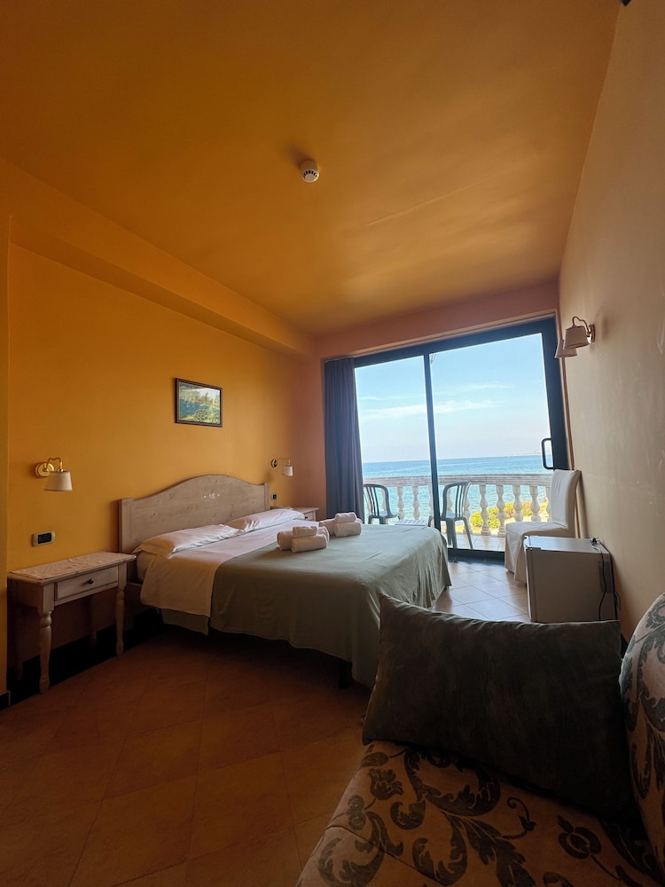 Standard Double Room, 1 Double Bed, Balcony, Sea View