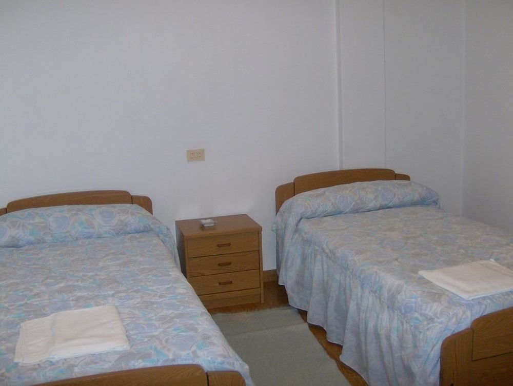 Twin Room - Photo 7