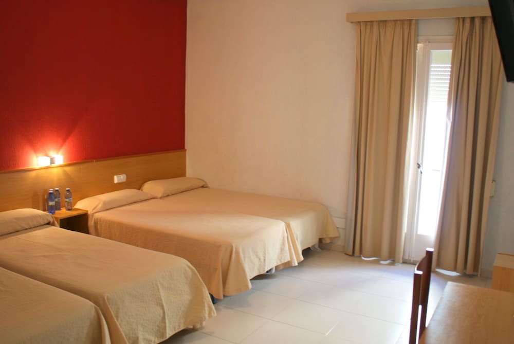Standard Triple Room - Photo 10