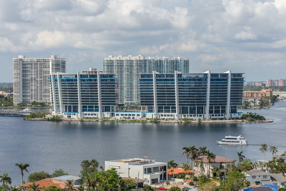 Luxury Suite, 2 Bedrooms, Kitchen, Partial Ocean View photo 2