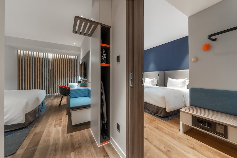 Standard Room, 1 King Bed, Accessible - Photo 1