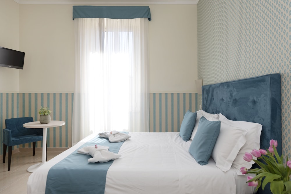 Deluxe Double or Twin Room photo 1