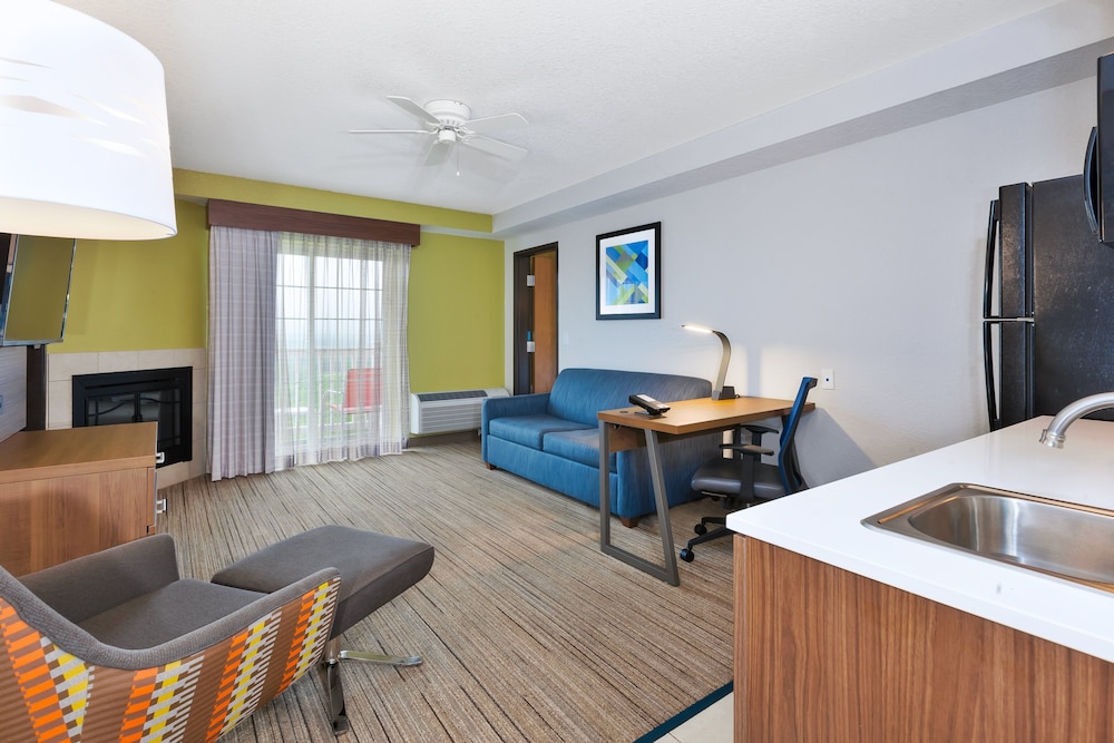 Suite, Presidential, 2 King Bedrooms, Jetted Tub - Photo 2