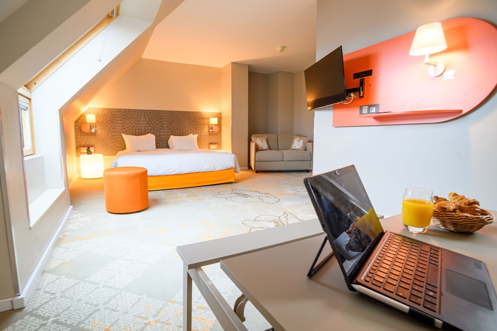Superior Family room with 1 double bed, 1 sofa bed and 1 single bed - Photo 5