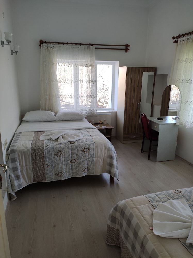 Standard Triple Room photo 3
