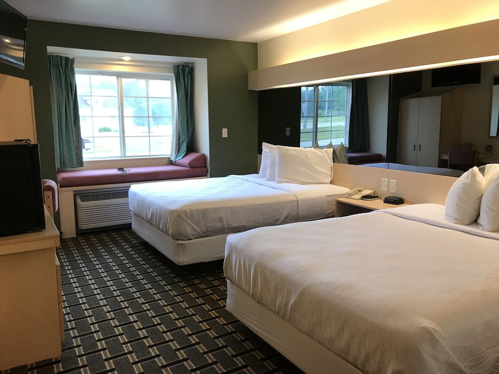 Premium Room, 2 Queen Beds, Park View photo 3