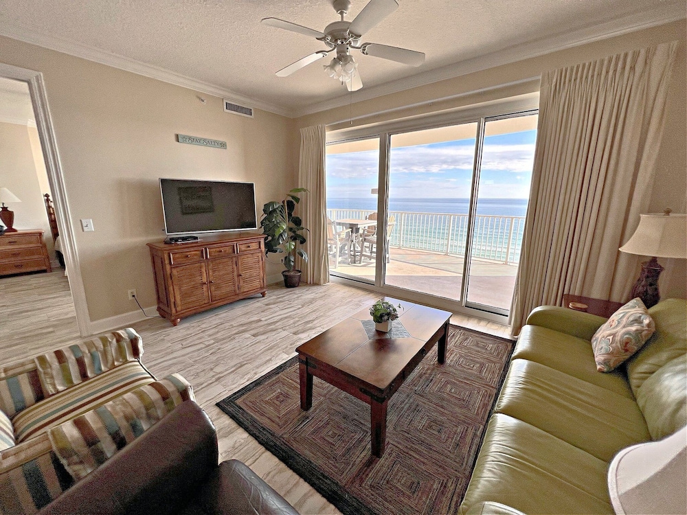 Condo, Multiple Beds, Hot Tub (Regency Isle 704)
