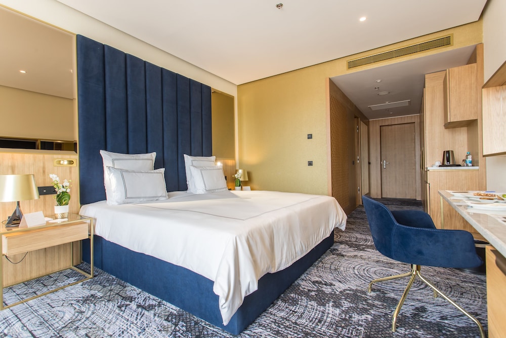 Swiss, Premier Room, 1 King Bed photo 2