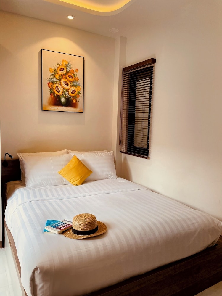 Studio, 1 Queen Bed, Pool View