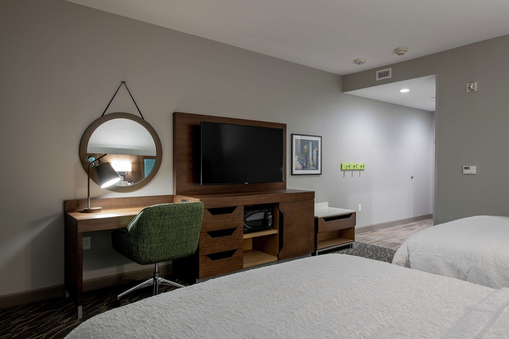 Room, 2 Queen Beds, Accessible, Bathtub (Hearing) - Photo 3