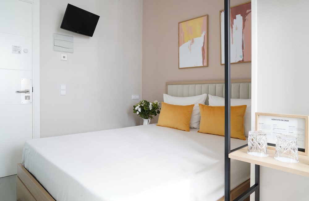 Small Room - Photo 2