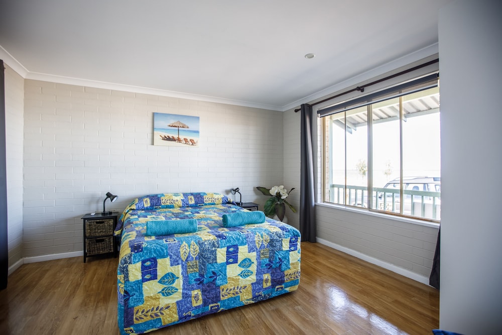 Oceanview Studio Unit (1Q) photo 3