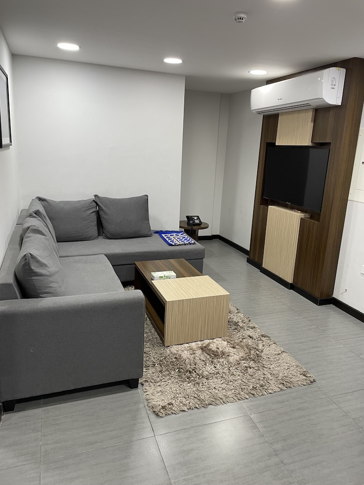 Two Bedroom Apartment - Photo 4