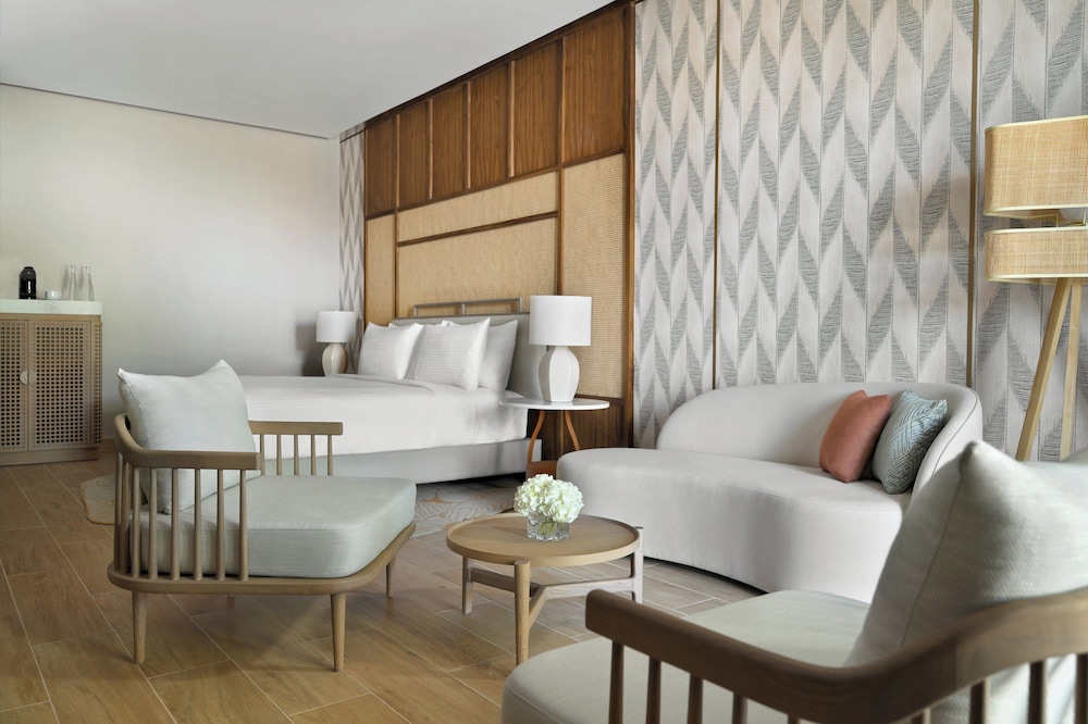 Premium Room, 1 King Bed, Pool Access (Direct) - Photo 2