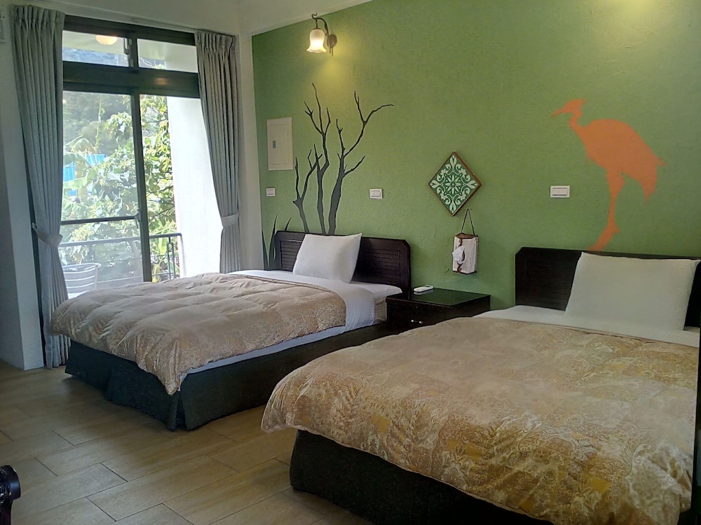 Comfort Quadruple Room, 2 Queen Beds, Non Smoking(Can accommodate 5 people with sea view) photo 2