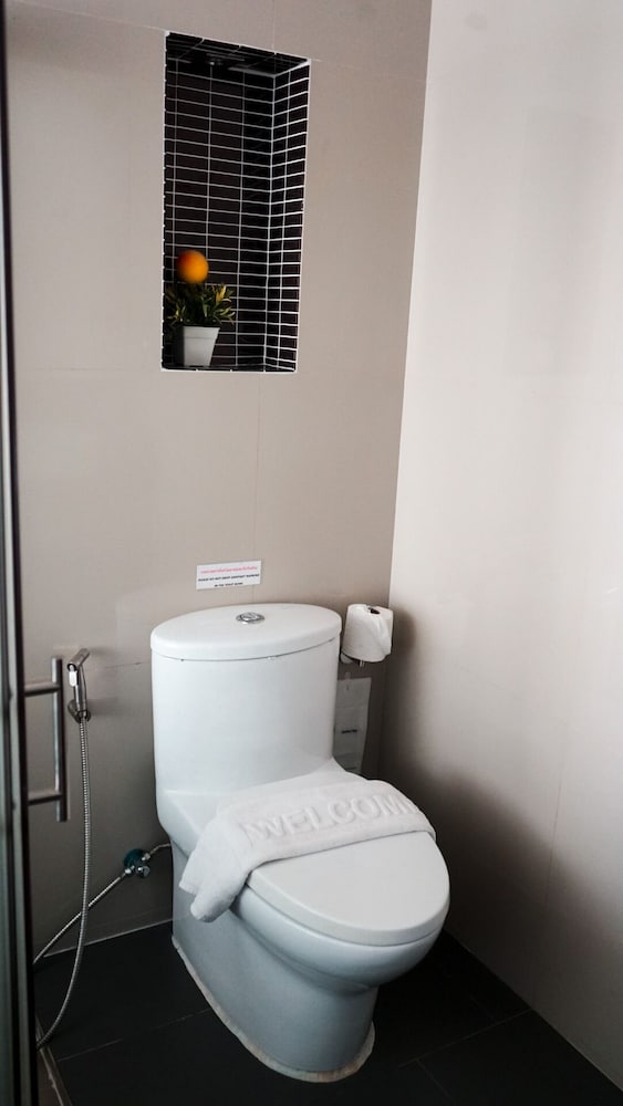 Deluxe Pool Side Room - Photo 3