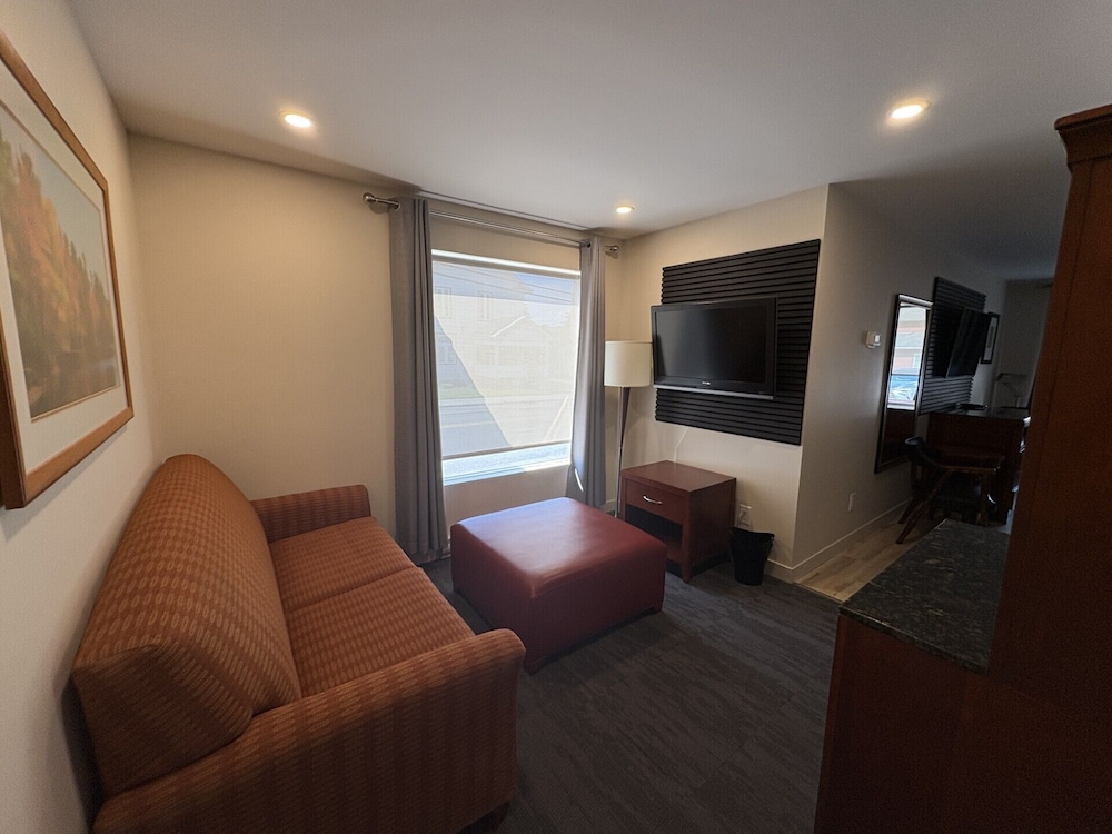 Standard Room, 1 King Bed with Sofa bed, Non Smoking, Housekeeping photo 3