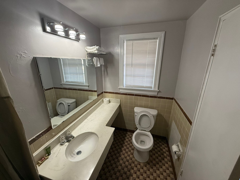 Room, 2 Double Beds, Smoking - Photo 5