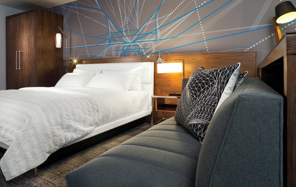 Premier Room, 1 King Bed - Photo 2