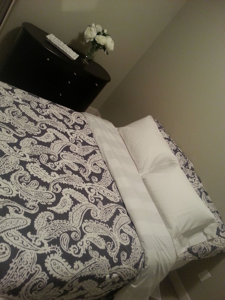 Standard Room, 1 Queen Bed, Non Smoking, Lake View