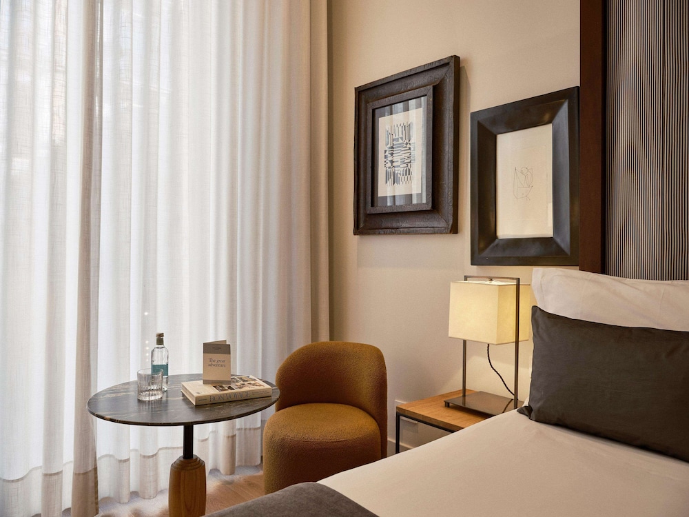 Superior Room, Balcony, City View (Pulitzer Extra) thumbnail 5