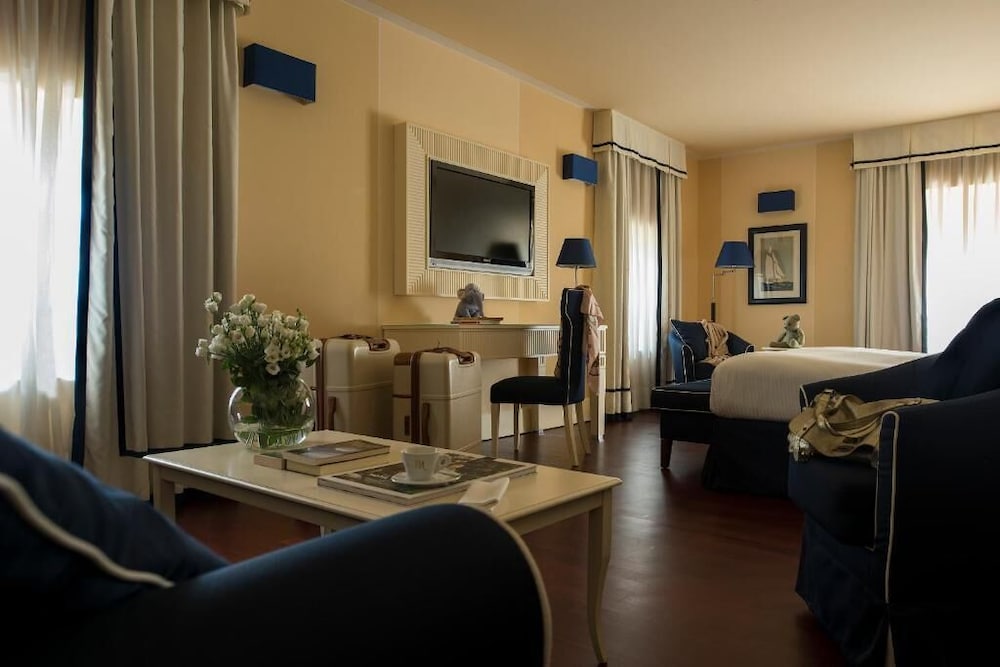 Deluxe Room - Photo 1
