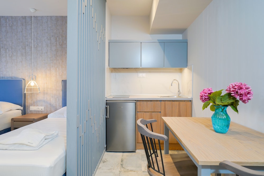 Superior Triple Room photo 3