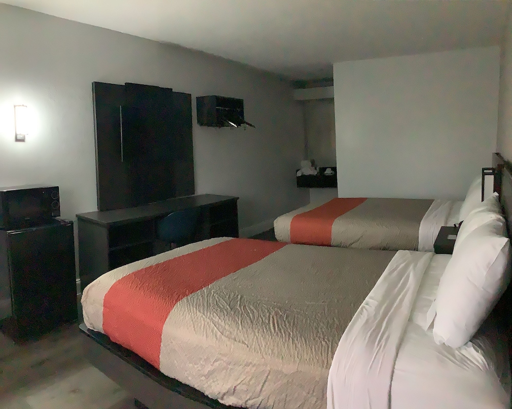 Standard Room, 2 Double Beds, Smoking - Photo 3