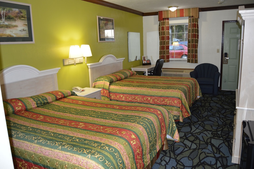 Standard Room, 2 Queen Beds photo 2