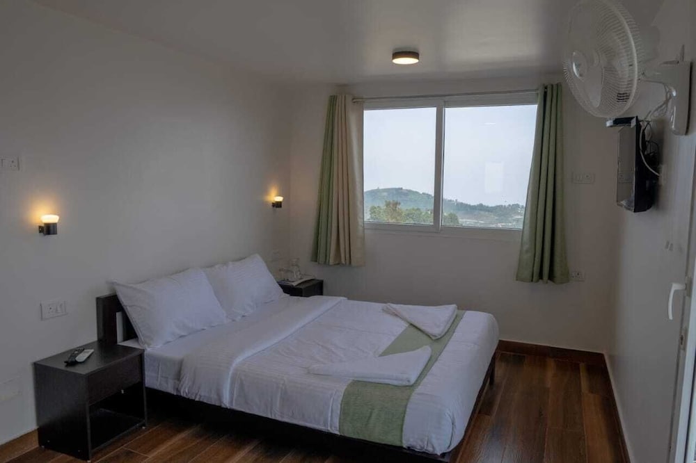 Deluxe Room, Balcony, Mountain View