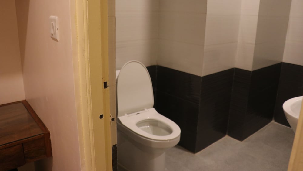 Deluxe Double or Twin Room - Photo 7