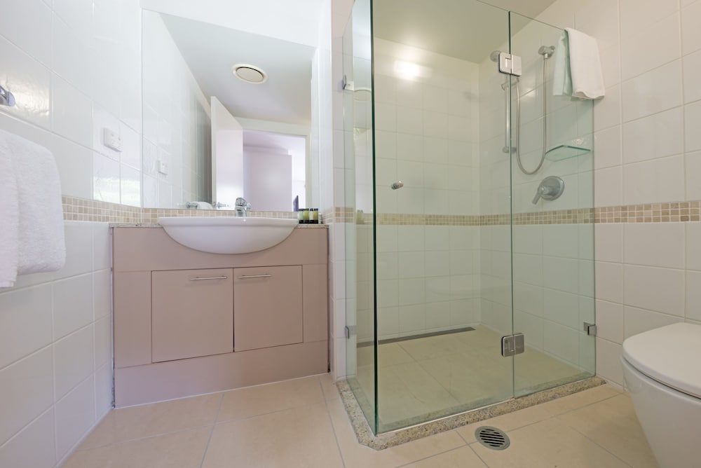 3 Bedroom 3 Bathroom Top Floor Spa Penthouse - Photo 5