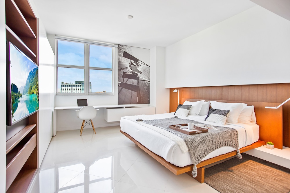 Suite, 2 Bedrooms, Accessible photo 2