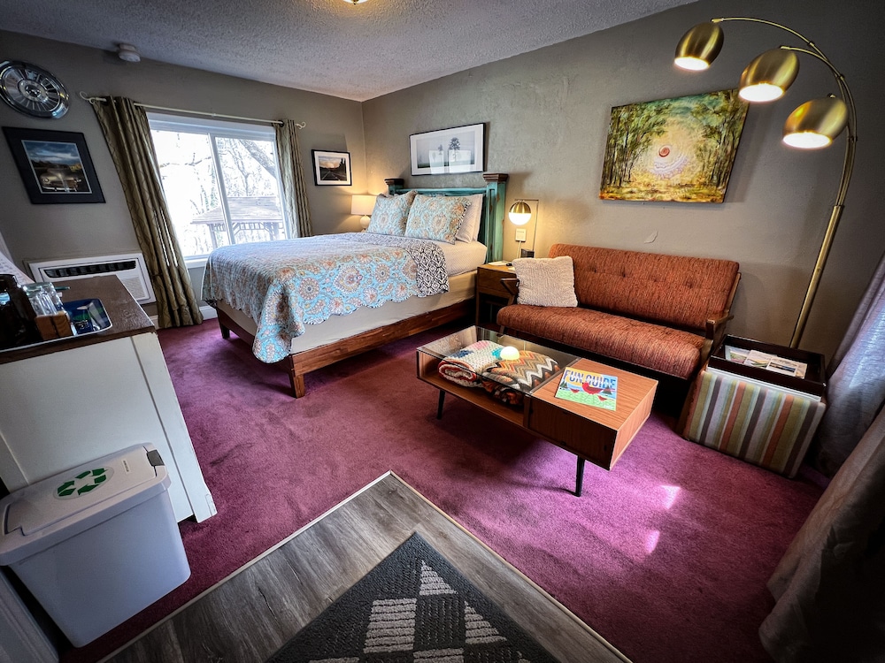 Deluxe Cottage, 1 Queen Bed (Holiday Road) photo 1