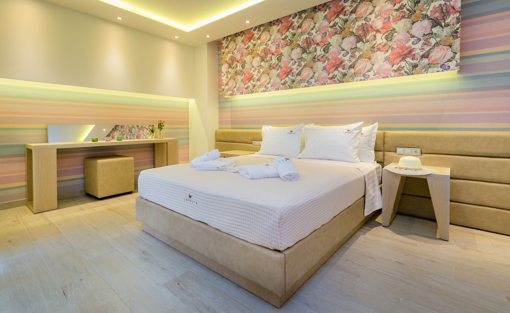 Deluxe King Suite photo 3
