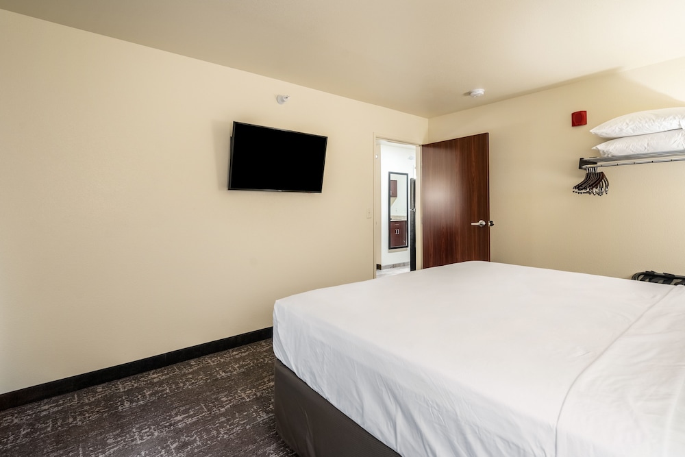 Suite, 1 King Bed with Sofa bed, Accessible, Non Smoking - Photo 3