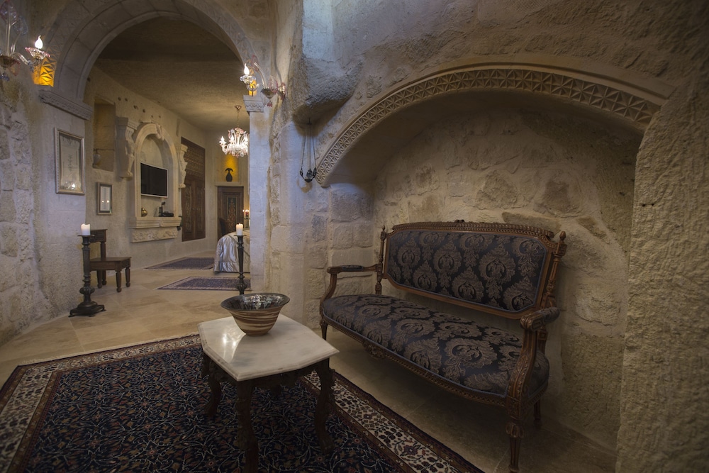 Premium Suite, 1 King Bed, Private Bathroom