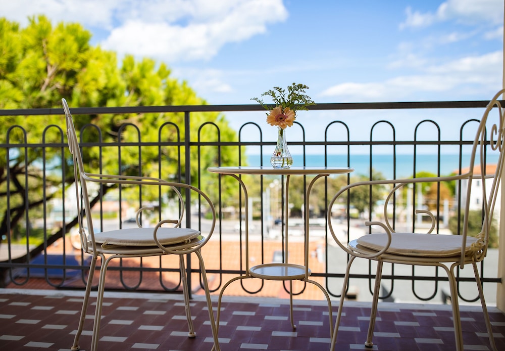 Deluxe Double or Twin Room, Sea View photo 1