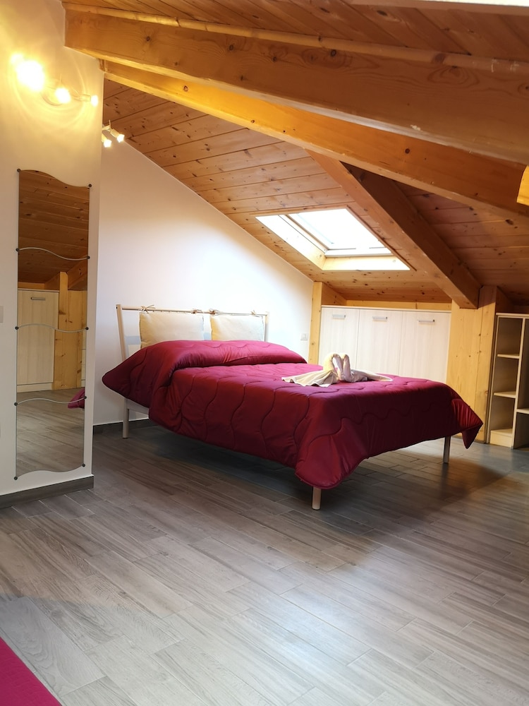 Family Room (Private External Bathroom)