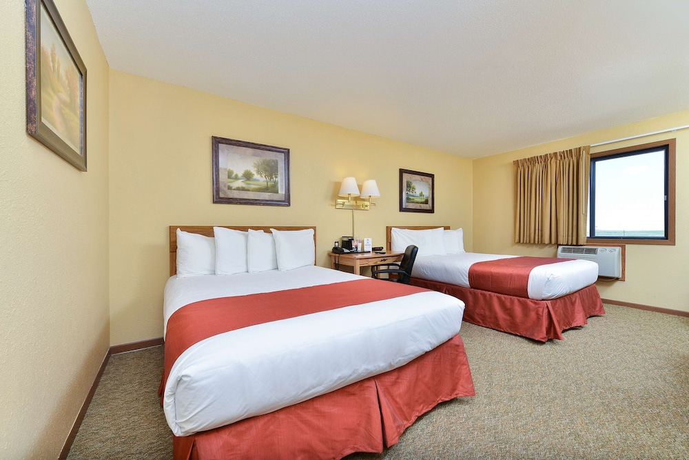 Room, 2 Queen Beds, Non Smoking (Pet Friendly) - Photo 1
